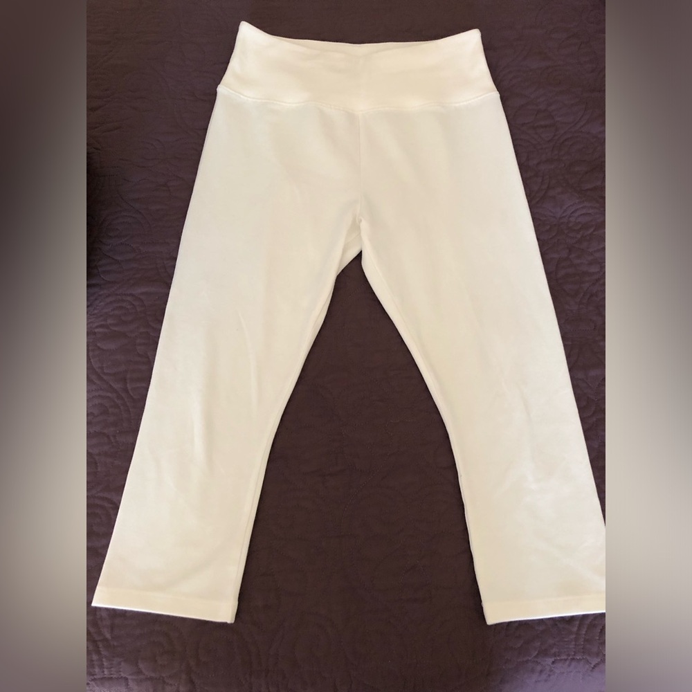 Vera Wang Capri Leggings